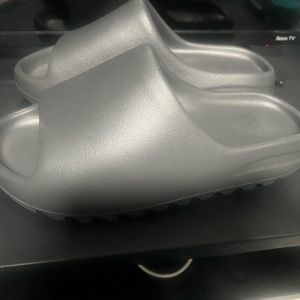 yeezy onyx slides